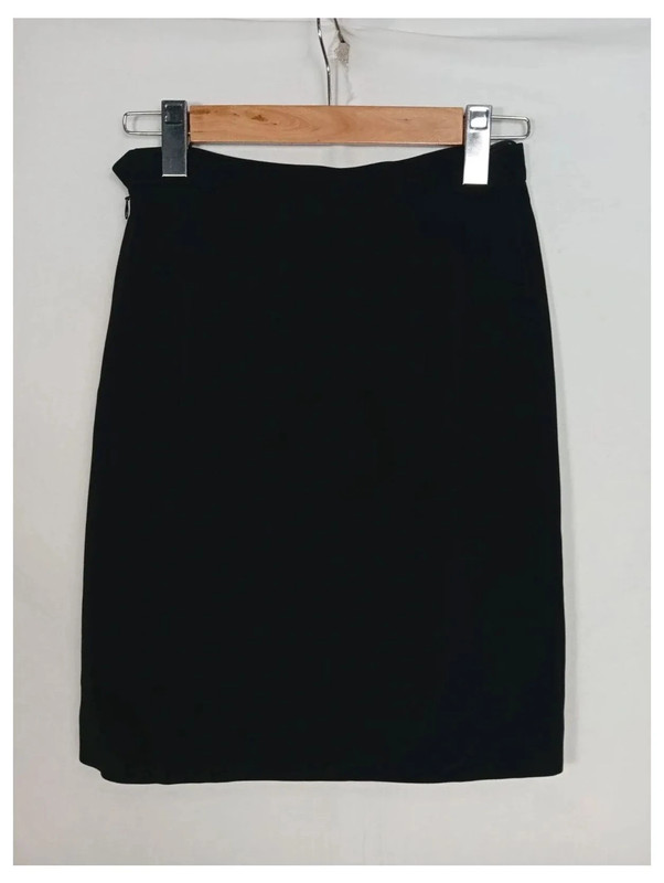 7b6a68ae-9f21-41d6-9441-b12a9a54c779.jpeg falda negra Moschino talla 36