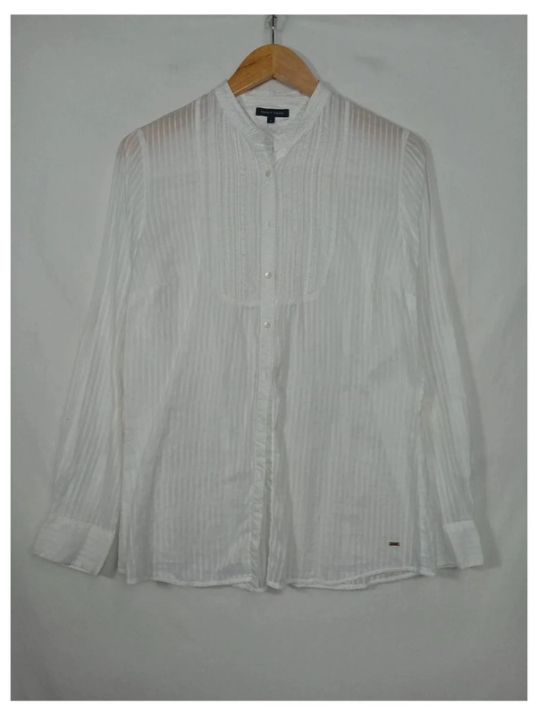 89469f46-b879-4163-b808-6db346c5acff.jpeg camisa blanca Tommy Hilfiger talla L o 12