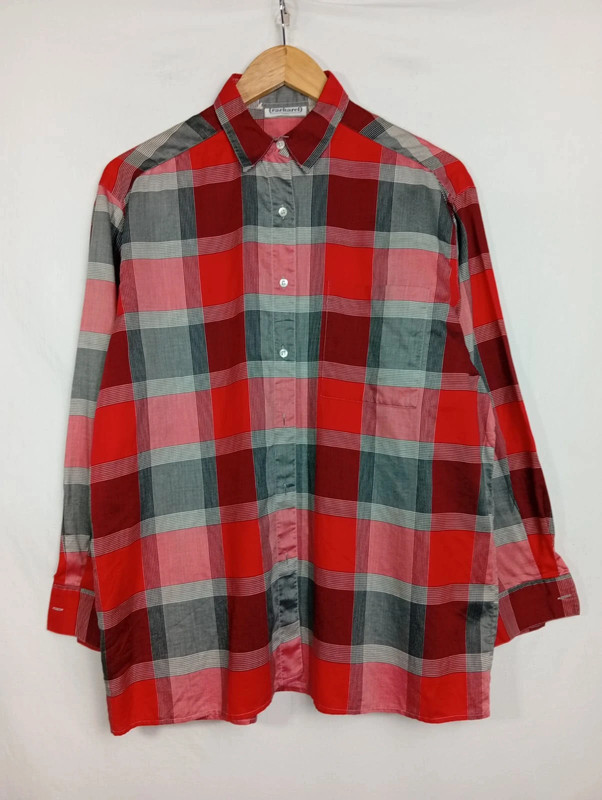a1f83d00-c0ea-43e5-a7ad-6cb8ea15514a.jpeg camisa cacharel cuadros rojo talla L