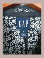 gabardina negra gap talla M