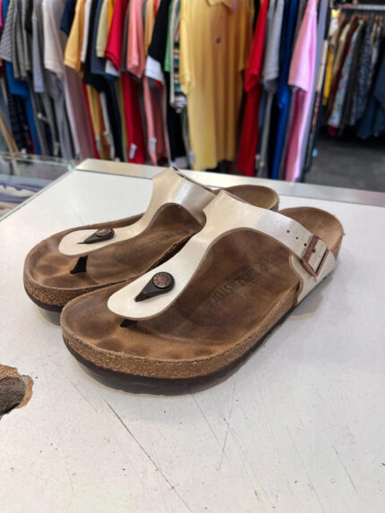 Birkenstock blancas sandalias de dedo talla 39