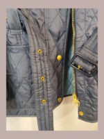Chaqueta acolchada Barbour internacional, azul oscuro con forro azul claro Talla 38