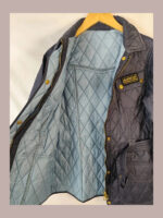 Chaqueta acolchada Barbour internacional, azul oscuro con forro azul claro Talla 38