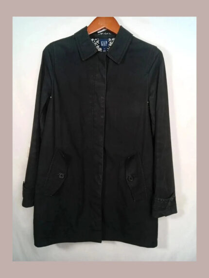 gabardina negra gap talla M