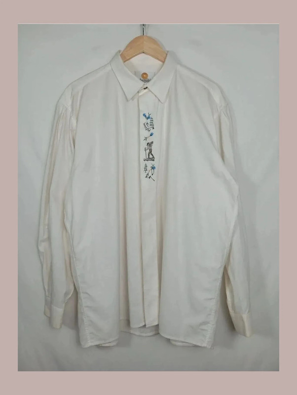 428d73a0-e4a7-4f81-bf41-b7f6b0335cce.jpeg camisa tirolesa o austriaca aumuhle talla 43 de cuello o XL vintage y2k original fiesta vestir