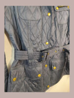 Chaqueta acolchada Barbour internacional, azul oscuro con forro azul claro Talla 38