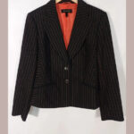 Chaqueta Escada negra con rayas naranjas "diplomática" talla 42. Sin estrenar.