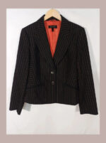 Chaqueta Escada negra con rayas naranjas "diplomática" talla 42. Sin estrenar.