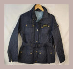 Chaqueta acolchada Barbour internacional, azul oscuro con forro azul claro Talla 38