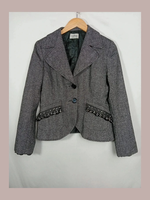 87d47f38-13c9-43bd-8f9a-2269cb5cab58.jpeg americana oltre espiga negra y blanca talla 38