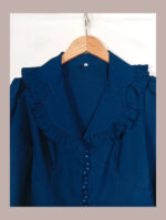 blusa con volantes azul marino talla 36 vintage años 80s. Perfecto estado.