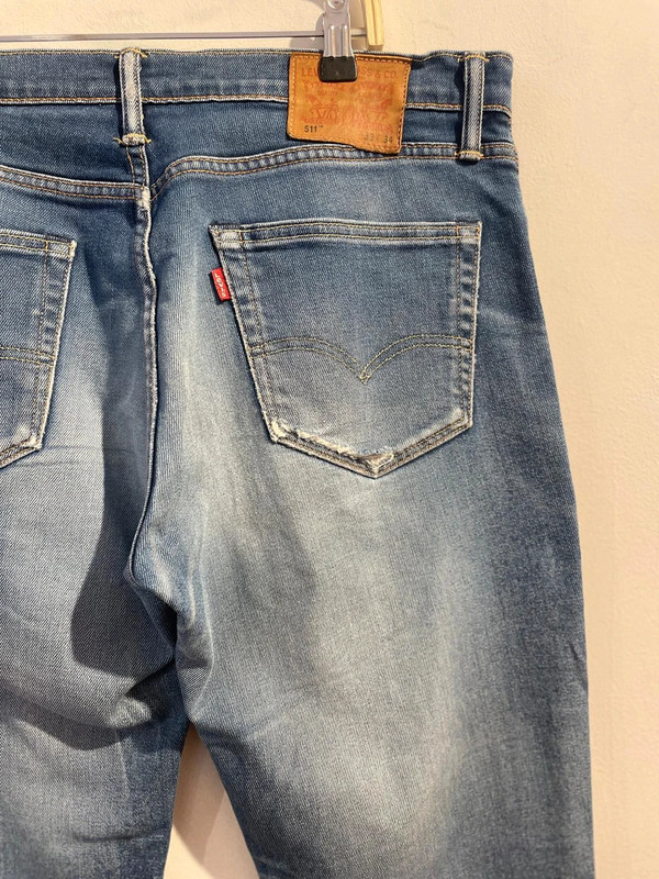 98a6a5d5-35c2-4e00-a24d-b0174c930c98.jpeg W33 L34 talla 42 Levis pantalón vaquero