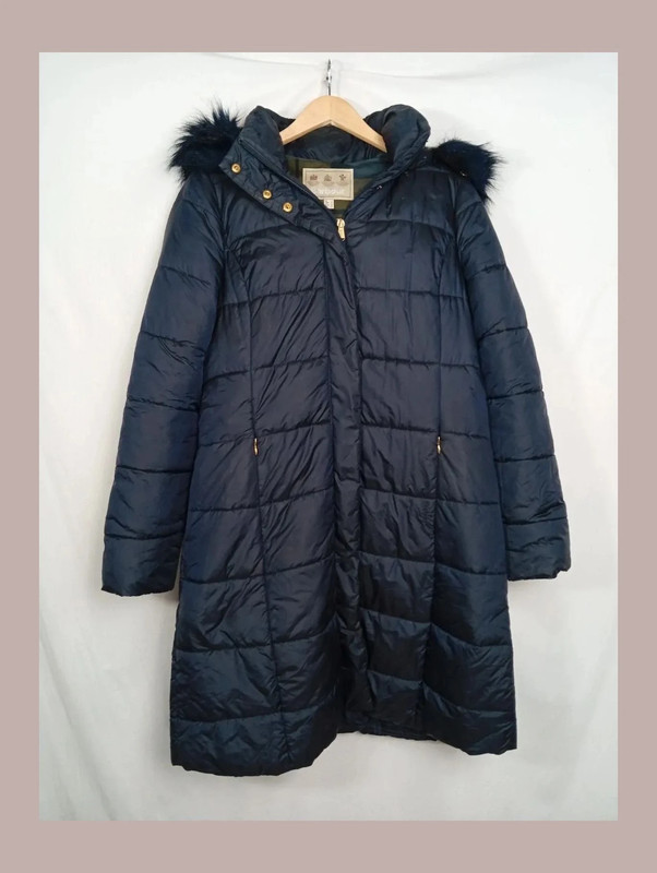 9afeb569-9181-41b0-bbd0-4182169e4e2b.jpeg abrigo largo Barbour acolchado azul marino talla 42