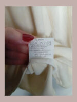 blusa tirol color hueso meico talla L