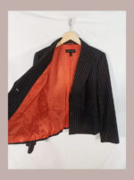 Chaqueta Escada negra con rayas naranjas "diplomática" talla 42. Sin estrenar.