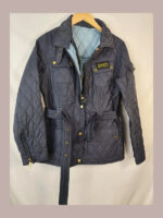 Chaqueta acolchada Barbour internacional, azul oscuro con forro azul claro Talla 38