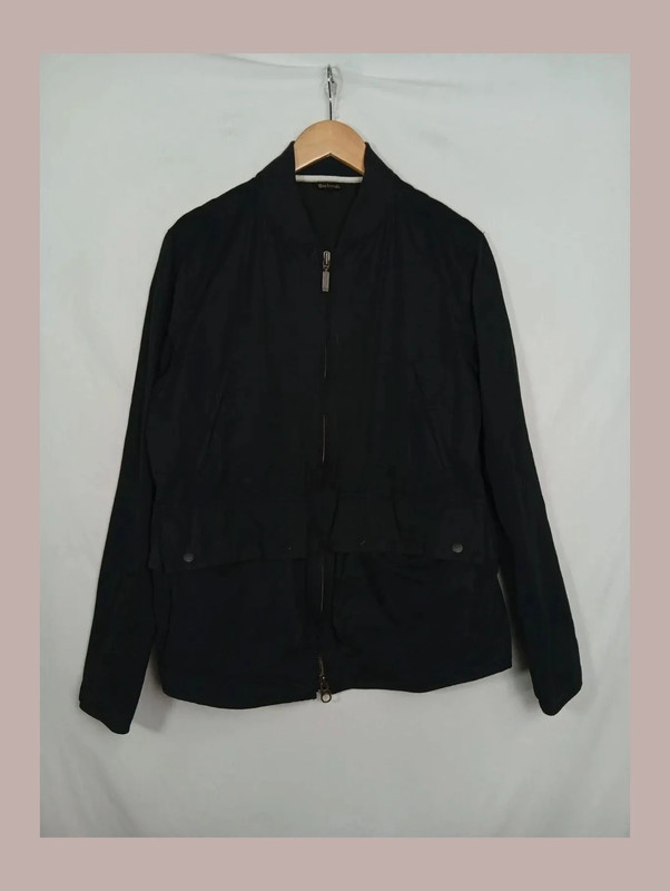 d80dcfdc-0860-4be2-b09b-cdff52a5d005.jpeg barbour tipo cazadora negra talla M