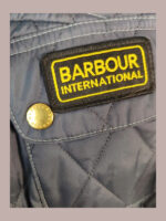Chaqueta acolchada Barbour internacional, azul oscuro con forro azul claro Talla 38