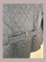 Chaqueta acolchada Barbour internacional, azul oscuro con forro azul claro Talla 38