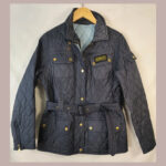 Chaqueta acolchada Barbour internacional, azul oscuro con forro azul claro Talla 38