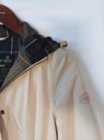 Barbour parca beige con capucha talla 38