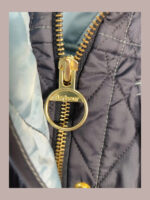 Chaqueta acolchada Barbour internacional, azul oscuro con forro azul claro Talla 38