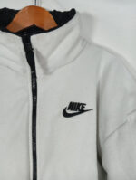 abrigo Nike reversible blanco por dentro, talla S