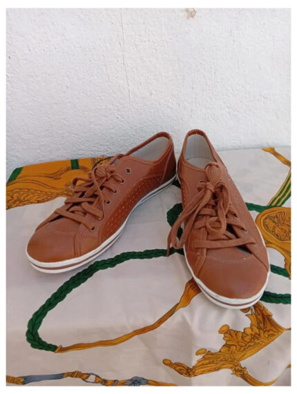 zapatilla buffalo marrón nuevas talla 39