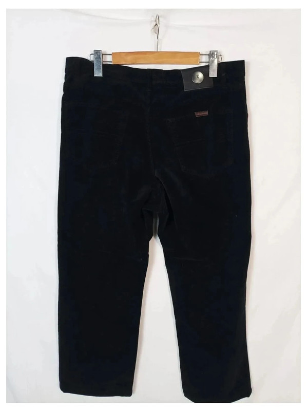 c370bd9f-bf35-4086-bb90-bf341278b946.jpeg Pantalón Trussardi pana negro talla 46