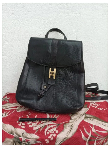 Mochila de piel Giudi negra. Perfecto estado