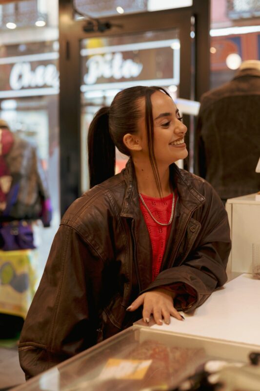 Chaqueta de piel marrón en la tienda Triolet